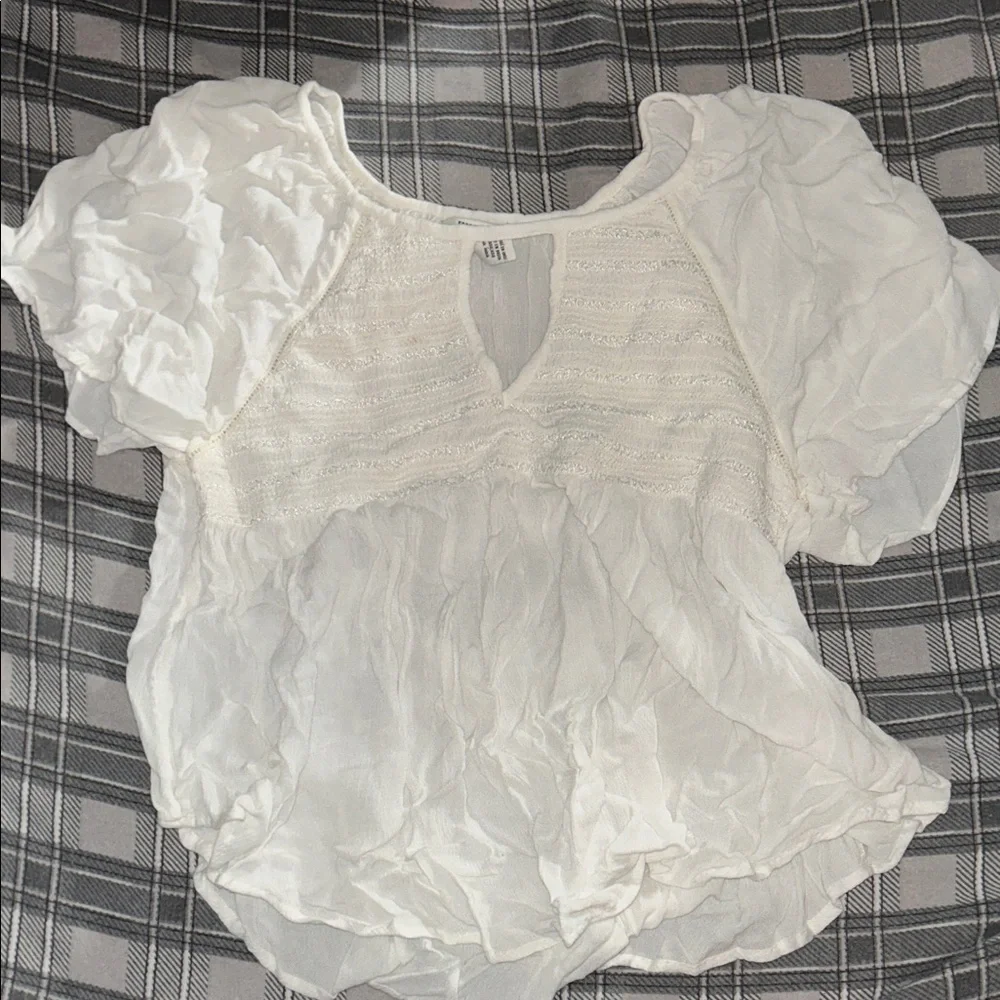 White top - Picture 1 of 5
